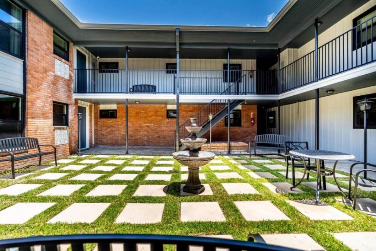 Roomy Urban Apartment Montrose! Free Parking #3 Χιούστον Εξωτερικό φωτογραφία