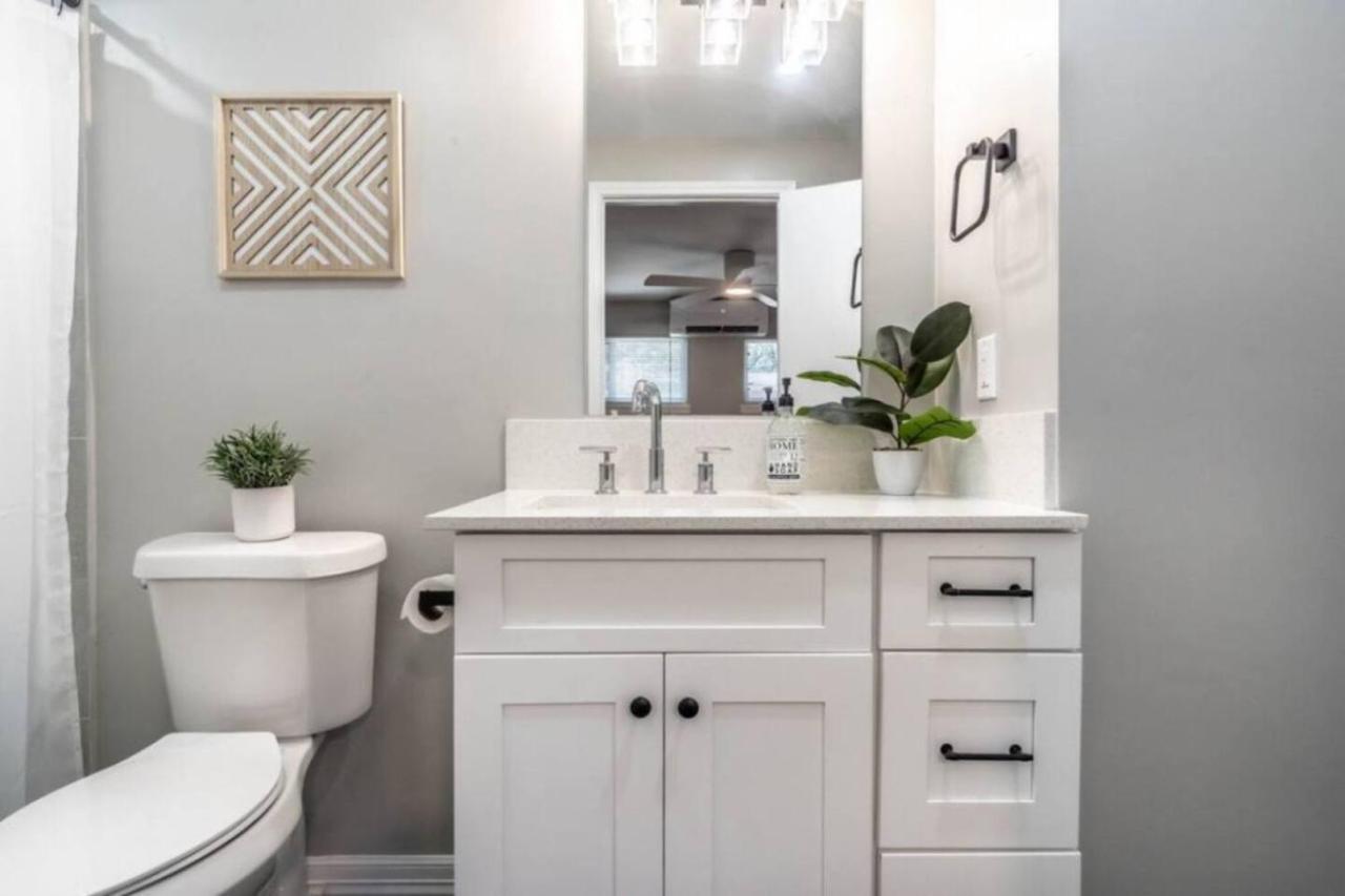 Roomy Urban Apartment Montrose! Free Parking #3 Χιούστον Εξωτερικό φωτογραφία